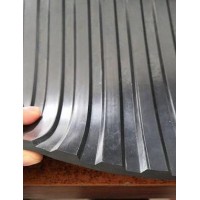 寬條紋防滑橡膠板，車廂內鋪設無味防滑橡膠板，出口品質